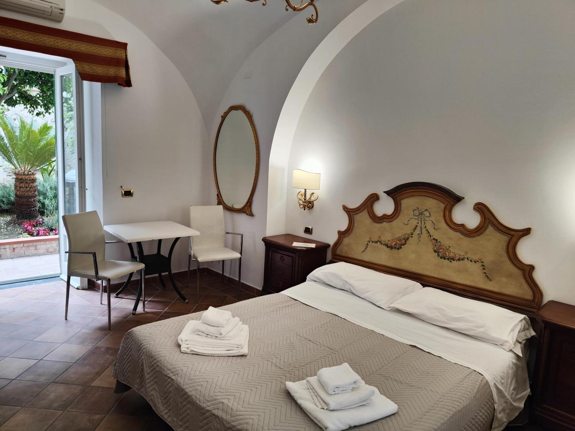 Androsa Apartments Амалфи Екстериор снимка