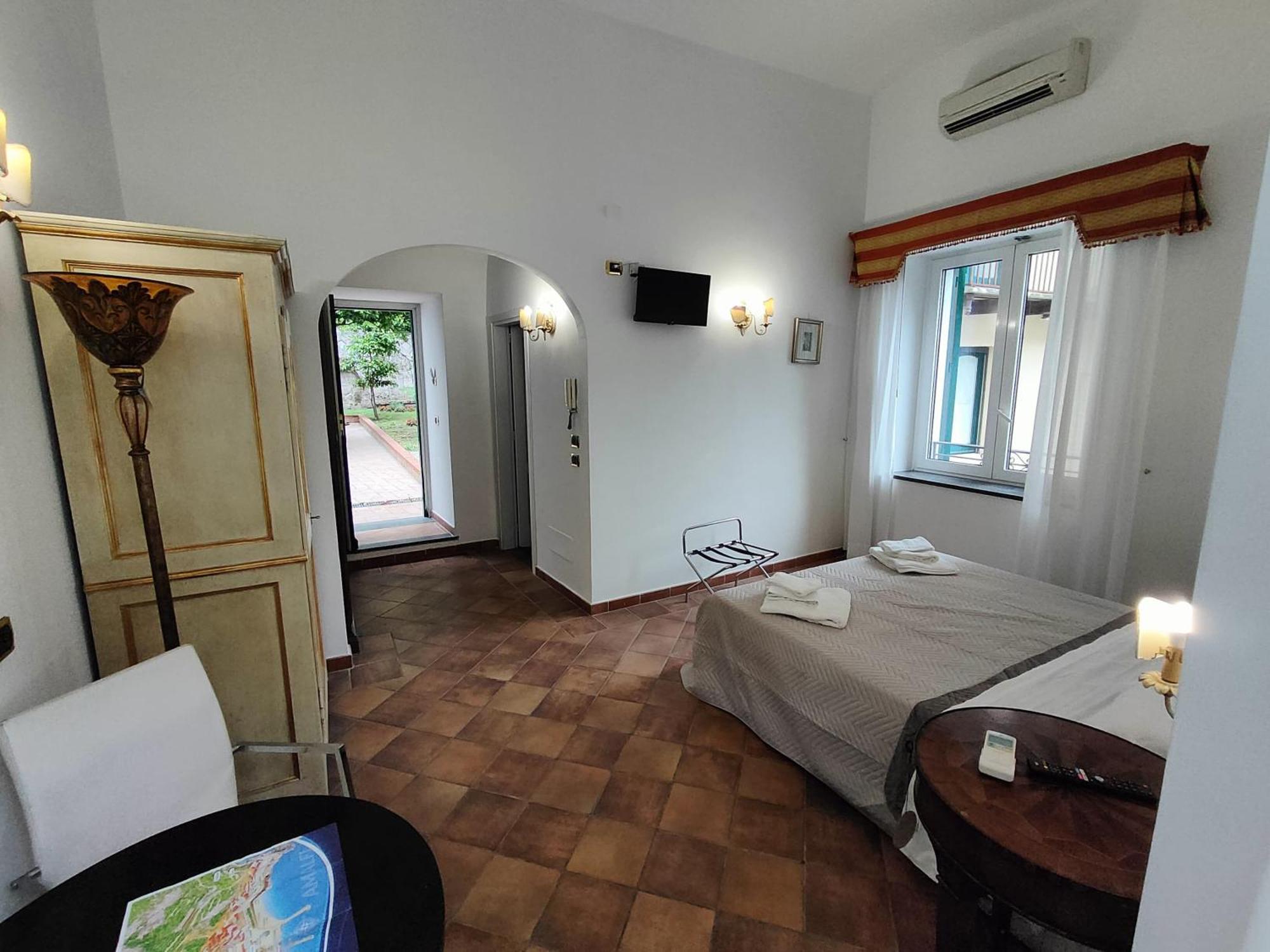 Androsa Apartments Амалфи Екстериор снимка