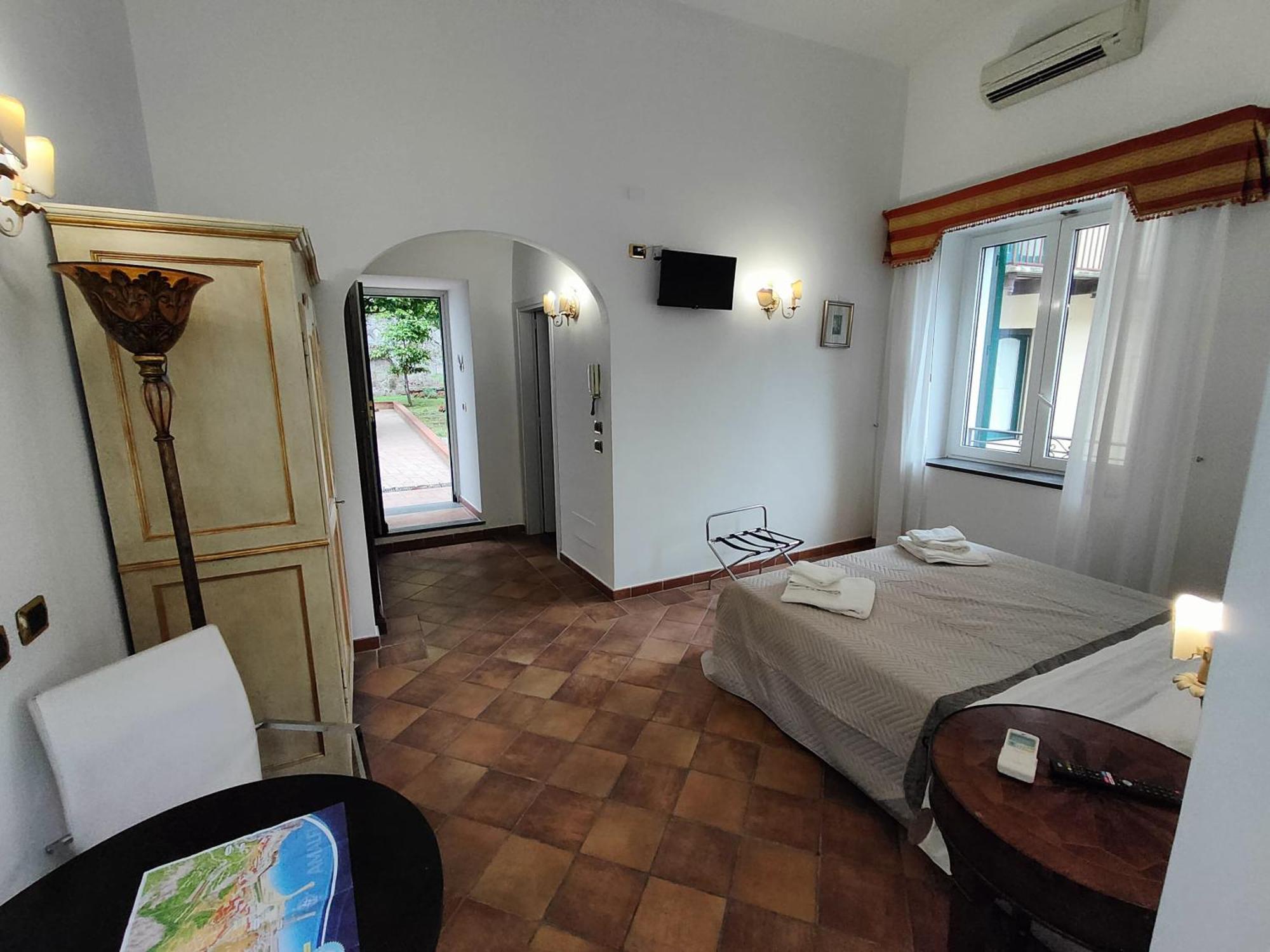 Androsa Apartments Амалфи Екстериор снимка